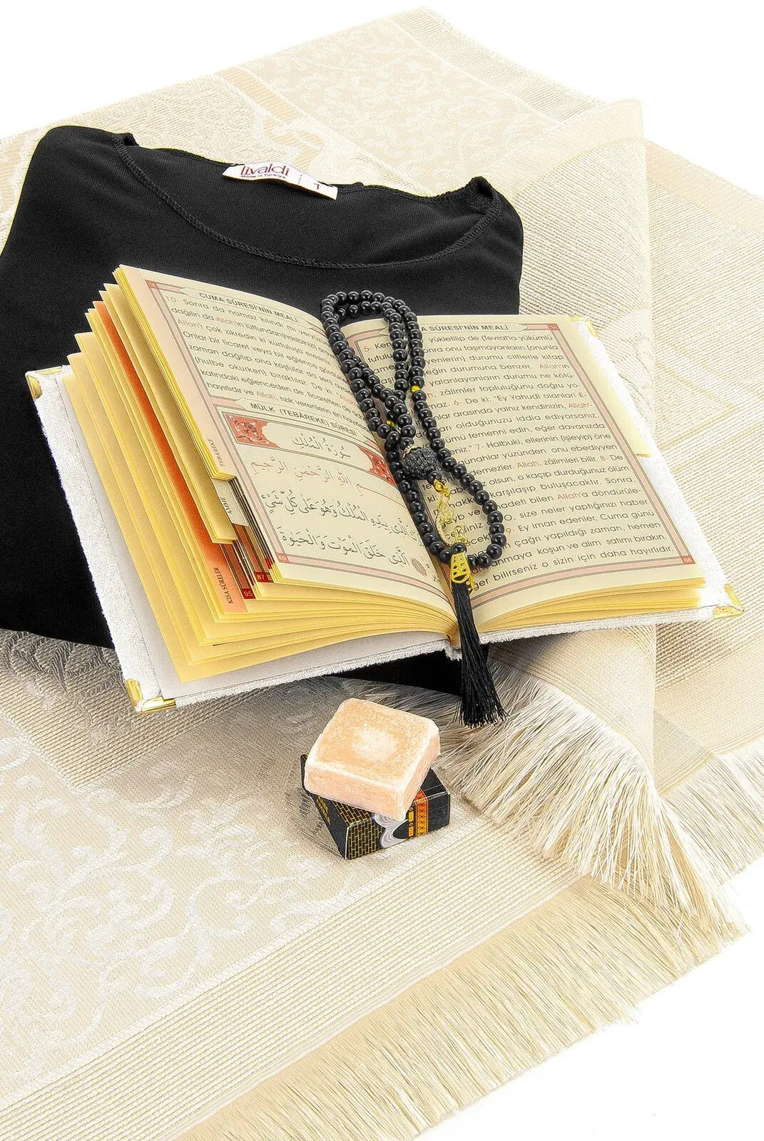 Tek Parça Namaz Elbisesi ve Seccade Seti
